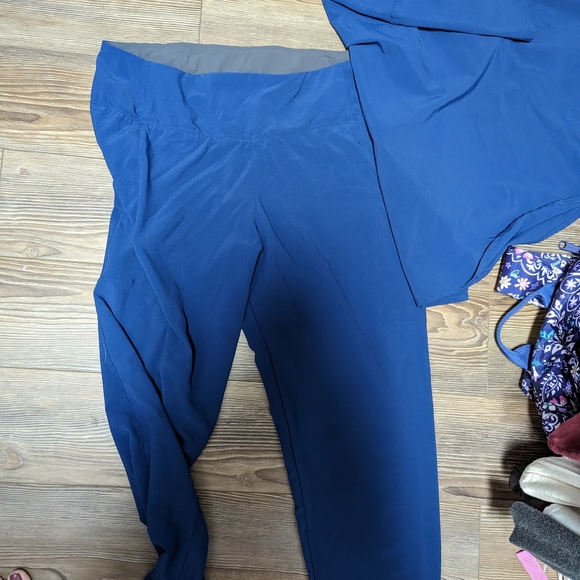 Scrubs - Picture 2 of 3